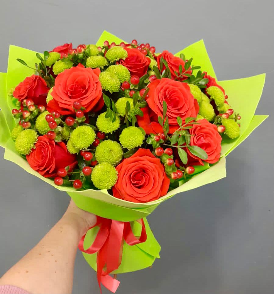 Букет цветов из: Хризантемы и Розы в Губино