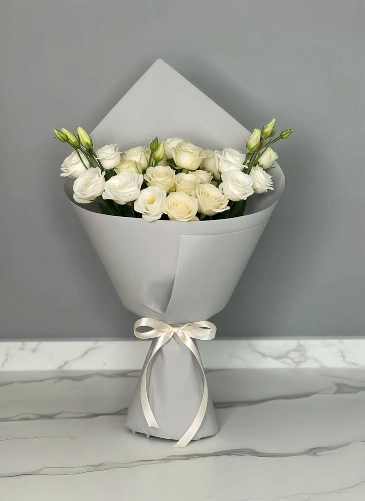 Букет цветов из: Розы и Лизиантусы в Губино