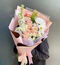 Букет цветов из:  Хризантемы и Розы в Губино