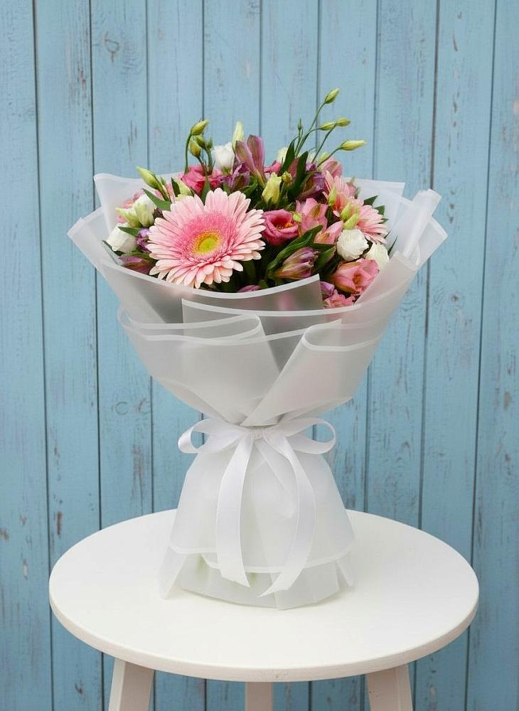 Букет цветов из: Герберы, Альстромерии и Лизиантусы в Губино