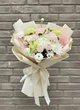 Букет цветов из:  Гвоздики, Розы, Лизиантусы и Хризантемы в Губино