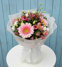 Букет цветов из:  Герберы, Альстромерии и Лизиантусы в Губино