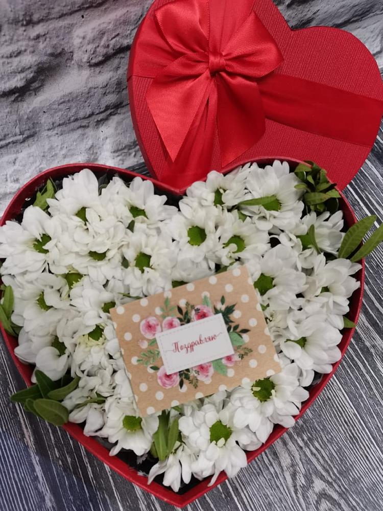 Цветочная композиция из Хризантемы в виде сердца в Губино