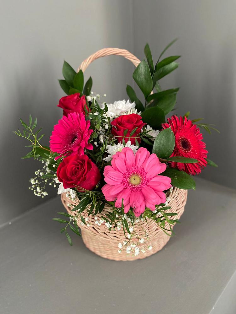 Цветочная композиция из Розы, Хризантемы и Герберы в корзине в Губино