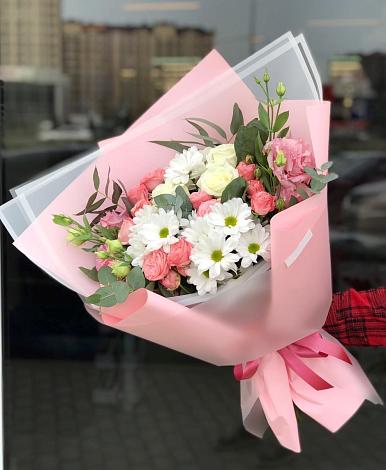 Букет цветов из: Розы, Лизиантусы и Хризантемы в Губино